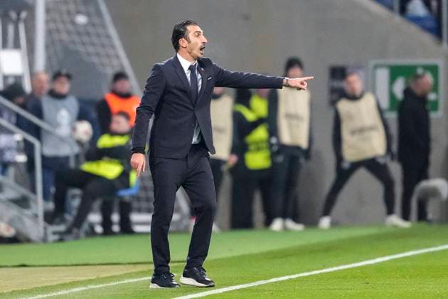 Elias Charalambous coach, head coach, Bucharest , gives instructions, gestures, gestures with arms, cropped, full body, single image, single photo, action, action, 12 12 2024, Sinsheim Germany , Football, UEFA Europa League, Group stage, TSG 1899 Hoffenheim FCSB Bucharest, 12 12 2024, Sinsheim Germany , Football, UEFA Europa League, Group stage, TSG 1899 Hoffenheim FCSB Bucharest, DFB DFL REGULATIONS PROHIBIT ANY USE OF PHOTOGRAPHS AS IMAGE SEQUENCES AND OR QUASI VIDEO xozx