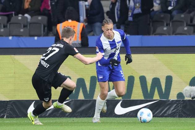 DEU, DFL, 2 FBL, Hertha BSC vs Preussen Muenster, 13 12 2024, Berliner Olympiastadion, Berlin, DEU, DFL, 2 FBL, Hertha BSC vs Preussen Muenster, im Bild Derry Scherhant Hertha BSC Berlin 39 , Jano ter Horst Preussen Muenster 27 DFL regulations prohibit any use of Photographs as image sequences and or quasi video Foto Juergen Engler nordphoto GmbH nordphotoxGmbHx xEngler nph00076