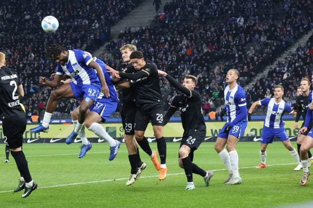 DEU, DFL, 2 FBL, Hertha BSC vs Preussen Muenster, 13 12 2024, Berliner Olympiastadion, Berlin, DEU, DFL, 2 FBL, Hertha BSC vs Preussen Muenster, in the picture Deyovaisio Zeefuik Hertha BSC Berlin 42 , Derry Scherhant Hertha BSC Berlin 39 , Lukas Frenkert Preussen Muenster 29 , Andras Nemeth Preussen Muenster 28 , Niko Koulis Preussen Muenster 24 DFL regulations prohibit any use of Photographs as image sequences and or quasi video Foto Juergen Engler nordphoto GmbH nordphotoxGmbHx xEngler nph00076