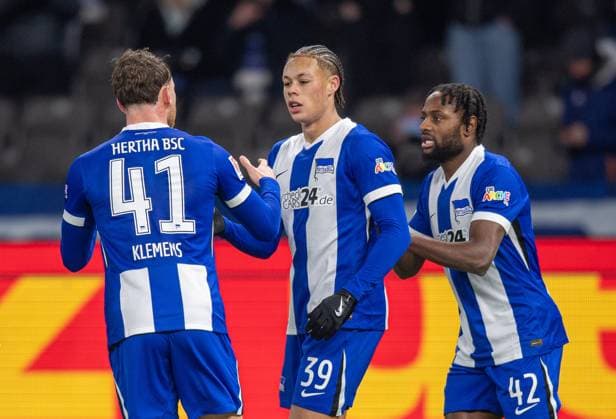 Soccer, Men, Season 2024 2025, 2 Bundesliga 16 Matchday , Hertha BSC SC Preußen Münster, f l Pascal Klemens Hertha BSC , Derry Scherhant Hertha BSC , Deyovaisio Zeefuik Hertha BSC , Cheering after goal to 1 0, 13 12 2024, Copyright: xSebastianxRäppold MatthiasxKochx