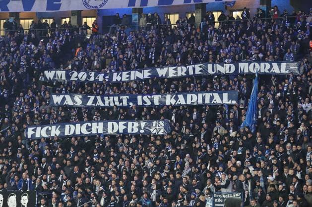 13 12 2024, xtgx, Fussball 2 Bundesliga, Hertha BSC Berlin Preussen Muenster emspor, v l Symbol photo, Symbolbild, Symbol, Fans, Zuschauer, Publikum, Banner, Plakat WM 2034 Keine Werte und Moral Was zählt, ist Kapital Fick Dich DFB DFL DFB REGULATIONS PROHIBIT ANY USE OF PHOTOGRAPHS as IMAGE SEQUENCES and or QUASI VIDEO Berlin