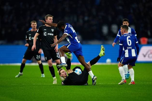 Deyovaisio Zeefuik Hertha BSC, 42 , GER, Hertha BSC vs SC Preussen Muenster, Soccer Men, 2 Bundesliga, Season 2024 2025, Matchday 16, 13 12 2024 DFL REGULATIONS PROHIBIT ANY USE OF PHOTOGRAPHS AS IMAGE SEQUENCES AND OR QUASI VIDEO GER, Hertha BSC vs SC Preussen Muenster, Soccer Men, 2 Bundesliga, Season 2024 2025, Matchday 16, 13 12 2024 Berlin Copyright: xEibner-Pressefotox xClaudiusxRauchx EP_CRH