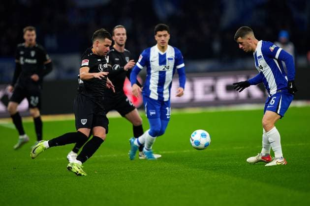 Sebastian Mrowca SC Preussen Muenster, 10 , Diego Demme Hertha BSC, 06 , GER, Hertha BSC vs SC Preussen Muenster, Soccer Men, 2 Bundesliga, Season 2024 2025, Matchday 16, 13 12 2024 DFL REGULATES PROHIBIT ANY USE OF PHOTOGRAPHS AS IMAGE SEQUENCES AND OR QUASI VIDEO GER, Hertha BSC vs SC Preussen Muenster, Soccer men, 2 Bundesliga, Season 2024 2025, 16 Matchday, 13 12 2024 Berlin Copyright: xEibner-Pressefotox xClaudiusxRauchx EP_CRH