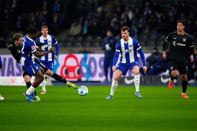 Deyovaisio Zeefuik Hertha BSC, 42 , Pascal Klemens Hertha BSC, 41 , GER, Hertha BSC vs SC Preussen Muenster, Soccer Men, 2 Bundesliga, Season 2024 2025, Matchday 16, 13 12 2024 DFL REGULATES PROHIBIT ANY USE OF PHOTOGRAPHS AS IMAGE SEQUENCES AND OR QUASI VIDEO GER, Hertha BSC vs SC Preussen Muenster, Soccer men, 2 Bundesliga, Season 2024 2025, 16 Matchday, 13 12 2024 Berlin Copyright: xEibner-Pressefotox xClaudiusxRauchx EP_CRH