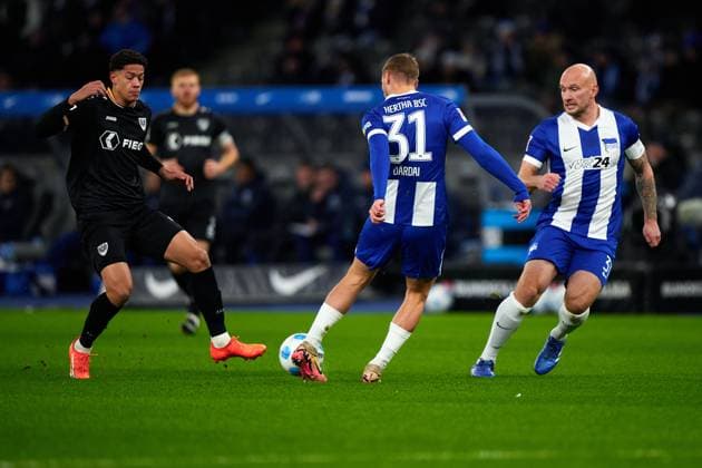Marton Dardai Hertha BSC, 31 , Toni Leistner Hertha BSC, 37 , GER, Hertha BSC vs SC Preussen Muenster, Soccer Men, 2 Bundesliga, Season 2024 2025, Matchday 16, 13 12 2024 DFL REGULATES PROHIBIT ANY USE OF PHOTOGRAPHS AS IMAGE SEQUENCES AND OR QUASI VIDEO GER, Hertha BSC vs SC Preussen Muenster, Soccer men, 2 Bundesliga, Season 2024 2025, 16 Matchday, 13 12 2024 Berlin Copyright: xEibner-Pressefotox xClaudiusxRauchx EP_CRH