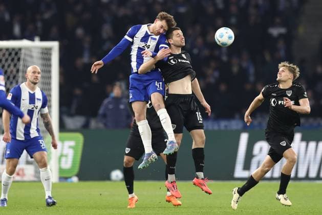 13 12 2024, xtgx, Football 2 Bundesliga, Hertha BSC Berlin Preussen Muenster emspor, v l Pascal Klemens Hertha, 41 , Marcus Mathisen Magdeburg, 16 duel, duel, fight, tackle DFL DFB REGULATIONS PROHIBIT ANY USE OF PHOTOGRAPHS as IMAGE SEQUENCES and or QUASI VIDEO Berlin
