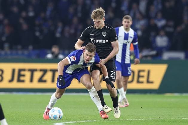 13 12 2024, xtgx, Football 2 Bundesliga, Hertha BSC Berlin Preussen Muenster emspor, v l Florian Niederlechner Hertha, 7 , Lukas Frenkert Muenster, 29 duel, duel, fight, tackle DFL DFB REGULATIONS PROHIBIT ANY USE OF PHOTOGRAPHS as IMAGE SEQUENCES and or QUASI VIDEO Berlin