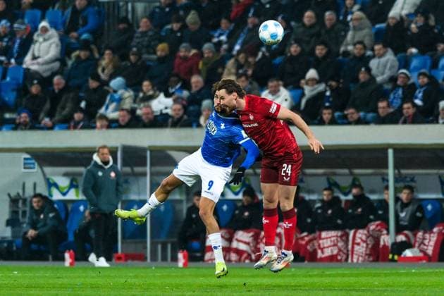 Fraser Hornby SV Darmstadt 98, 09 in duel with Jannis Heuer 1 FC Kaiserslautern, 24 , GER, SV Darmstadt 98 vs 1 FC Kaiserslautern, Soccer, 2 Bundesliga, Matchday 16, Season 2024 2025, 14 12 2024 DFL REGULATES PROHIBIT ANY USE OF PHOTOGRAPHS as IMAGE SEQUENCES and or QUASI VIDEO GER, SV Darmstadt 98 vs 1 FC Kaiserslautern, Football, 2 Bundesliga, Matchday 16, Season 2024 2025, 14 12 2024 Darmstadt Copyright: xEibner-Pressefoto FlorianxWieganx EP_FWD