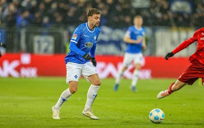 GER, Darmstadt, SV Darmstadt 98 vs 1 FC Kaiserlautern, 2 Bundesliga, Football, DFB, Season 2024 2025, Merck Stadion am Böllenfalltor, Matchday 16, in picture Philipp Förster SV Darmstadt 98 DFB DFL REGULATIONS PROHIBIT ANY USE OF PHOTOGRAPHS AS IMAGE SEQUENCES AND OR QUASI VIDEO, 14 12 2024, Copyright: HMBxMedia HendrikxHamelau