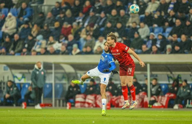 GER, Darmstadt, SV Darmstadt 98 vs 1 FC Kaiserlautern, 2 Bundesliga, Football, DFB, Season 2024 2025, Merck Stadion am Böllenfalltor, Matchday 16, pictured from l Fraser Hornby SV Darmstadt 98 9 , Jannis Heuer 1 FC Kaiserslautern 24 DFB DFL REGULATIONS PROHIBIT ANY USE OF PHOTOGRAPHS AS IMAGE SEQUENCES AND OR QUASI VIDEO, 14 12 2024, Copyright: HMBxMedia HendrikxHamelau