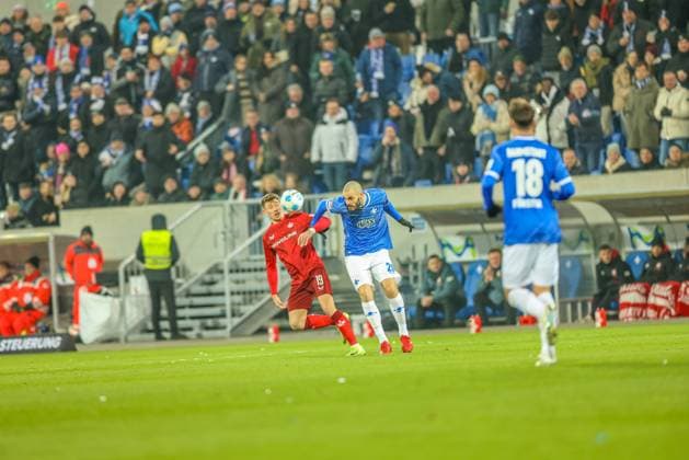 GER, Darmstadt, SV Darmstadt 98 vs 1 FC Kaiserlautern, 2 Bundesliga, Football, DFB, Season 2024 2025, Merck Stadion am Böllenfalltor, Matchday 16, pictured from l Daniel Hanslik 1 FC Kaiserslautern 19 , Aleksandar Vukotić SV Darmstadt 98 20 DFB DFL REGULATIONS PROHIBIT ANY USE OF PHOTOGRAPHS AS IMAGE SEQUENCES AND OR QUASI VIDEO, 14 12 2024, Copyright: HMBxMedia HendrikxHamelau