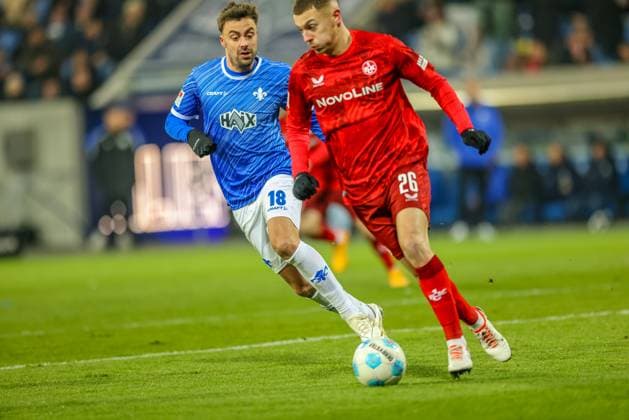 GER, Darmstadt, SV Darmstadt 98 vs 1 FC Kaiserlautern, 2 Bundesliga, Football, DFB, Season 2024 2025, Merck Stadion am Böllenfalltor, Matchday 16, pictured from l Philipp Förster SV Darmstadt , Filip KaloÄ 1 FC Kaiserslautern 26 DFB DFL REGULATIONS PROHIBIT ANY USE OF PHOTOGRAPHS AS IMAGE SEQUENCES AND OR QUASI VIDEO, 14 12 2024, Copyright: HMBxMedia HendrikxHamelau
