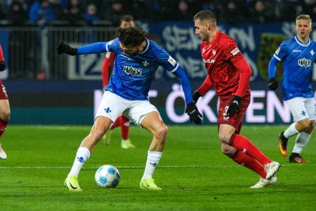 Fraser Hornby SV Darmstadt 98, 09 in duel with Luca Sirch 1 FC Kaiserslautern, 31 , GER, SV Darmstadt 98 vs 1 FC Kaiserslautern, Soccer, 2 Bundesliga, Matchday 16, Season 2024 2025, 14 12 2024 DFL REGULATES PROHIBIT ANY USE OF PHOTOGRAPHS as IMAGE SEQUENCES and or QUASI VIDEO GER, SV Darmstadt 98 vs 1 FC Kaiserslautern, Football, 2 Bundesliga, Matchday 16, Season 2024 2025, 14 12 2024 Darmstadt Copyright: xEibner-Pressefoto FlorianxWieganx EP_FWD
