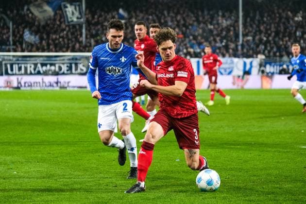Florian Kleinhansl 1 FC Kaiserslautern, 03 on the ball, behind him Sergio Lopez SV Darmstadt 98, 02 , GER, SV Darmstadt 98 vs 1 FC Kaiserslautern, Soccer, 2 Bundesliga, Matchday 16, Season 2024 2025, 14 12 2024 DFL REGULATIONS PROHIBIT ANY USE OF PHOTOGRAPHS as IMAGE SEQUENCES and or QUASI VIDEO GER, SV Darmstadt 98 vs 1 FC Kaiserslautern, Football, 2 Bundesliga, Matchday 16, Season 2024 2025, 14 12 2024 Darmstadt Copyright: xEibner-Pressefoto FlorianxWieganx EP_FWD
