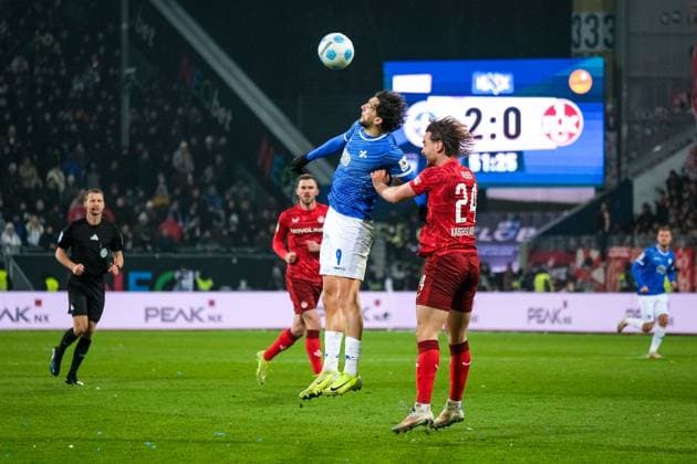 Fraser Hornby SV Darmstadt 98, 09 in duel with Jannis Heuer 1 FC Kaiserslautern, 24 , GER, SV Darmstadt 98 vs 1 FC Kaiserslautern, Soccer, 2 Bundesliga, Matchday 16, Season 2024 2025, 14 12 2024 DFL REGULATES PROHIBIT ANY USE OF PHOTOGRAPHS as IMAGE SEQUENCES and or QUASI VIDEO GER, SV Darmstadt 98 vs 1 FC Kaiserslautern, Football, 2 Bundesliga, Matchday 16, Season 2024 2025, 14 12 2024 Darmstadt Copyright: xEibner-Pressefoto FlorianxWieganx EP_FWD
