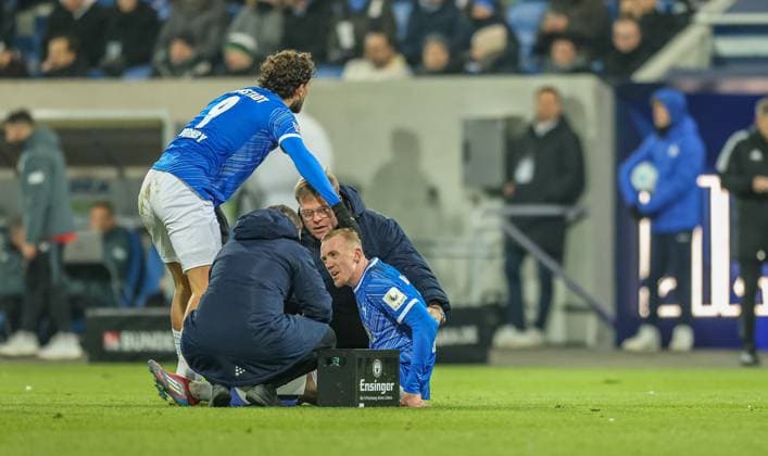 GER, Darmstadt, SV Darmstadt 98 vs 1 FC Kaiserlautern, 2 Bundesliga, Football, DFB, Season 2024 2025, Merck Stadion am Böllenfalltor, Matchday 16, in picture injury to Isac Lidberg SV Darmstadt 98 7 DFB DFL REGULATIONS PROHIBIT ANY USE OF PHOTOGRAPHS AS IMAGE SEQUENCES AND OR QUASI VIDEO, 14 12 2024, Copyright: HMBxMedia HendrikxHamelau