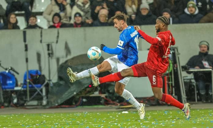 GER, Darmstadt, SV Darmstadt 98 vs 1 FC Kaiserlautern, 2 Bundesliga, Football, DFB, Season 2024 2025, Merck Stadion am Böllenfalltor, Matchday 16, pictured from l Philipp Förster SV Darmstadt 98 , Almamy Tourà 1 FC Kaiserslautern 6 DFB DFL REGULATIONS PROHIBIT ANY USE OF PHOTOGRAPHS AS IMAGE SEQUENCES AND OR QUASI VIDEO, 14 12 2024, Copyright: HMBxMedia HendrikxHamelau