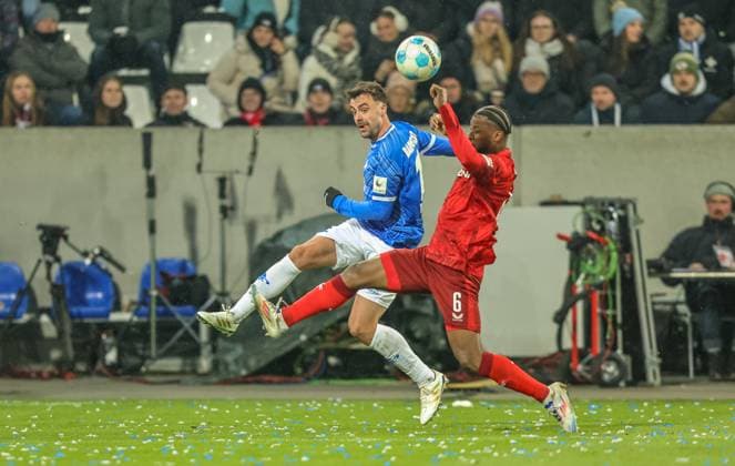 GER, Darmstadt, SV Darmstadt 98 vs 1 FC Kaiserlautern, 2 Bundesliga, Football, DFB, Season 2024 2025, Merck Stadion am Böllenfalltor, Matchday 16, pictured from l Philipp Förster SV Darmstadt 98 , Almamy Tourà 1 FC Kaiserslautern 6 DFB DFL REGULATIONS PROHIBIT ANY USE OF PHOTOGRAPHS AS IMAGE SEQUENCES AND OR QUASI VIDEO, 14 12 2024, Copyright: HMBxMedia HendrikxHamelau