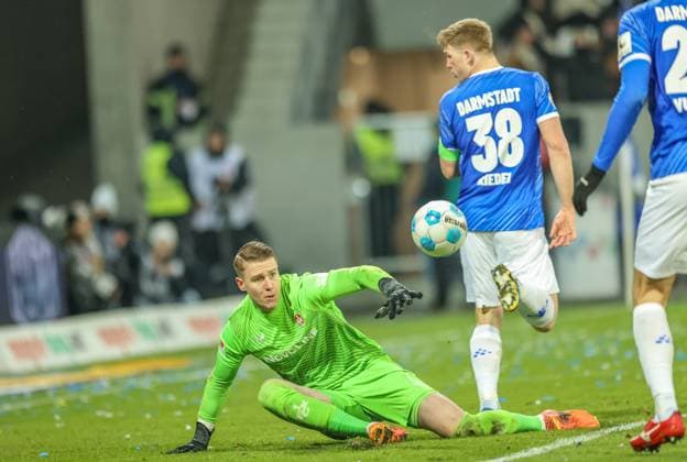 GER, Darmstadt, SV Darmstadt 98 vs 1 FC Kaiserlautern, 2 Bundesliga, Football, DFB, Season 2024 2025, Merck Stadion am Böllenfalltor, Matchday 16, in the picture v l Parade of Julian Krahl 1 FC Kaiserslautern 1 vs Clemens Riedel SV Darmstadt 98 38 DFB DFL REGULATIONS PROHIBIT ANY USE OF PHOTOGRAPHS AS IMAGE SEQUENCES AND OR QUASI VIDEO, 14 12 2024, Copyright: HMBxMedia HendrikxHamelau