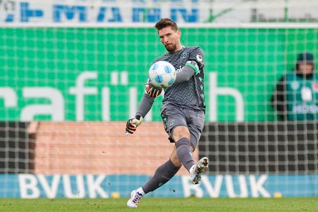 Torhueter Ron Robert Zieler Hannover 96 controls the ball, 2 Bundesliga, SpVgg Greuther Fürth vs Hannover 96, Sportpark Ronhof Thomas Sommer, December 15, 2024 in Fürth, Germany Photo by Marco Steinbrenner DeFodi Images Torhueter Ron Robert Zieler Hannover 96 controls the ball, 2 Bundesliga, SpVgg Greuther Fürth vs Hannover 96, Sportpark Ronhof Thomas Sommer, December 15, 2024 in Fürth, Germany Photo by Marco Steinbrenner DeFodi Images DFB DFL REGULATIONS PROHIBIT ANY USE OF PHOTOGRAPHS AS IMAGE SEQUENCES AND OR QUASI VIDEO Defodi 700 fuerth hannover 20241215 017 Defodi-700 DFB DFL REGULATIONS PROHIBIT ANY USE OF PHOTOGRAPHS AS IMAGE SEQUENCES AND OR QUASI-VIDEO.