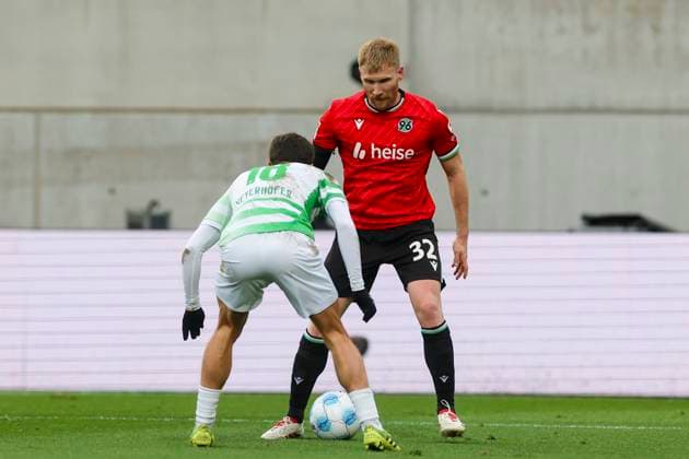 Marco Meyerhoefer SpVgg Greuther Fuerth and Andreas Voglsammer Hannover 96 battle for the ball, 2 Bundesliga, SpVgg Greuther Fuerth vs Hannover 96, Sportpark Ronhof Thomas Sommer, December 15, 2024 in Fuerth, Germany Photo by Marco Steinbrenner DeFodi Images Marco Meyerhoefer SpVgg Greuther Fuerth and Andreas Voglsammer Hannover 96 battle for the ball, 2 Bundesliga, SpVgg Greuther Fuerth vs Hannover 96, Sportpark Ronhof Thomas Sommer, December 15, 2024 in Fuerth, Germany Photo by Marco Steinbrenner DeFodi Images DFB DFL REGULATIONS PROHIBIT ANY USE OF PHOTOGRAPHS AS IMAGE SEQUENCES AND OR QUASI VIDEO Defodi 700 fuerth hannover 20241215 024 Defodi-700 DFB DFL REGULATIONS PROHIBIT ANY USE OF PHOTOGRAPHS AS IMAGE SEQUENCES AND OR QUASI-VIDEO.