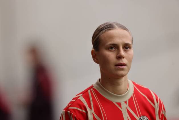 GER, Munich, FC Bayern Munich vs Turbine Potsdam, Google Pixel Bundesliga, Football, DFB, Season 2024 2025, FC Bayern Campus, 12 Matchday, in the picture Klara Bühl FC Bayern Munich Women 17 DFB DFL REGULATIONS PROHIBIT ANY USE OF PHOTOGRAPHS AS IMAGE SEQUENCES AND OR QUASI VIDEO, 15 12 2024, Copyright: HMBxMedia HendrikxHamelau