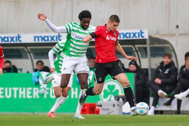Gidoen Jung SpVgg Greuther Fuerth and Nicolo Tresoldi Hannover 96 battle for the ball, 2 Bundesliga, SpVgg Greuther Fuerth vs Hannover 96, Sportpark Ronhof Thomas Sommer, December 15, 2024 in Fuerth, Germany Photo by Marco Steinbrenner DeFodi Images Gidoen Jung SpVgg Greuther Fuerth and Nicolo Tresoldi Hannover 96 battle for the ball, 2 Bundesliga, SpVgg Greuther Fuerth vs Hannover 96, Sportpark Ronhof Thomas Sommer, December 15, 2024 in Fuerth, Germany Photo by Marco Steinbrenner DeFodi Images DFB DFL REGULATIONS PROHIBIT ANY USE OF PHOTOGRAPHS AS IMAGE SEQUENCES AND OR QUASI VIDEO Defodi 700 fuerth hannover 20241215 105 Defodi-700 DFB DFL REGULATIONS PROHIBIT ANY USE OF PHOTOGRAPHS AS IMAGE SEQUENCES AND OR QUASI-VIDEO.