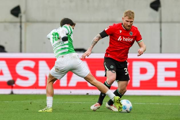 Marco Meyerhoefer SpVgg Greuther Fuerth and Andreas Voglsammer Hannover 96 battle for the ball, 2 Bundesliga, SpVgg Greuther Fuerth vs Hannover 96, Sportpark Ronhof Thomas Sommer, December 15, 2024 in Fuerth, Germany Photo by Marco Steinbrenner DeFodi Images Marco Meyerhoefer SpVgg Greuther Fuerth and Andreas Voglsammer Hannover 96 battle for the ball, 2 Bundesliga, SpVgg Greuther Fuerth vs Hannover 96, Sportpark Ronhof Thomas Sommer, December 15, 2024 in Fuerth, Germany Photo by Marco Steinbrenner DeFodi Images DFB DFL REGULATIONS PROHIBIT ANY USE OF PHOTOGRAPHS AS IMAGE SEQUENCES AND OR QUASI VIDEO Defodi 700 fuerth hannover 20241215 127 Defodi-700 DFB DFL REGULATIONS PROHIBIT ANY USE OF PHOTOGRAPHS AS IMAGE SEQUENCES AND OR QUASI-VIDEO.