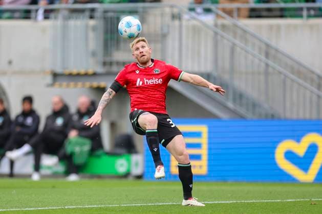 Andreas Voglsammer Hannover 96 controls the ball, 2 Bundesliga, SpVgg Greuther Fürth vs Hannover 96, Sportpark Ronhof Thomas Sommer, December 15, 2024 in Fürth, Germany Photo by Marco Steinbrenner DeFodi Images Andreas Voglsammer Hannover 96 controls the ball, 2 Bundesliga, SpVgg Greuther Fürth vs Hannover 96, Sportpark Ronhof Thomas Sommer, December 15, 2024 in Fürth, Germany Photo by Marco Steinbrenner DeFodi Images DFB DFL REGULATIONS PROHIBIT ANY USE OF PHOTOGRAPHS AS IMAGE SEQUENCES AND OR QUASI VIDEO Defodi 700 fuerth hannover 20241215 159 Defodi-700 DFB DFL REGULATIONS PROHIBIT ANY USE OF PHOTOGRAPHS AS IMAGE SEQUENCES AND OR QUASI-VIDEO.