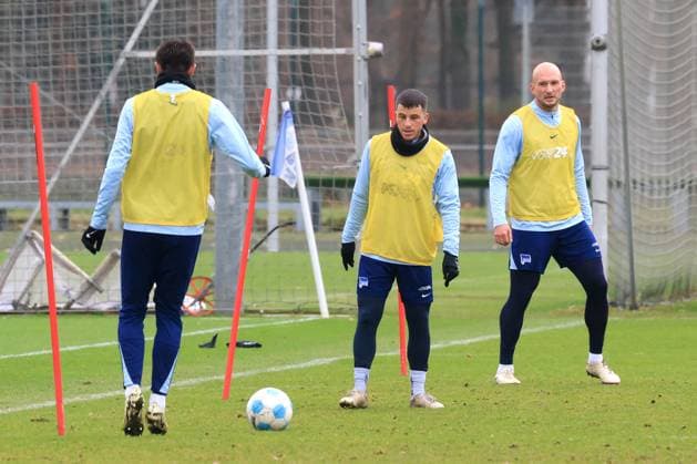 DEU, DFL, 2 FBL Hertha BSC, Training, 17 12 2024, Sportforum, Berlin, DEU, DFL, 2 FBL Hertha BSC, Training, in the picture Diego Demme Hertha BSC Berlin 6 , Toni Leistner Hertha BSC Berlin 37 , Smail Prevljak Hertha BSC Berlin 9 DFL regulations prohibit any use of Photographs as image sequences and or quasi video Foto Juergen Engler nordphoto GmbH nordphotoxGmbHx xEngler nph00076