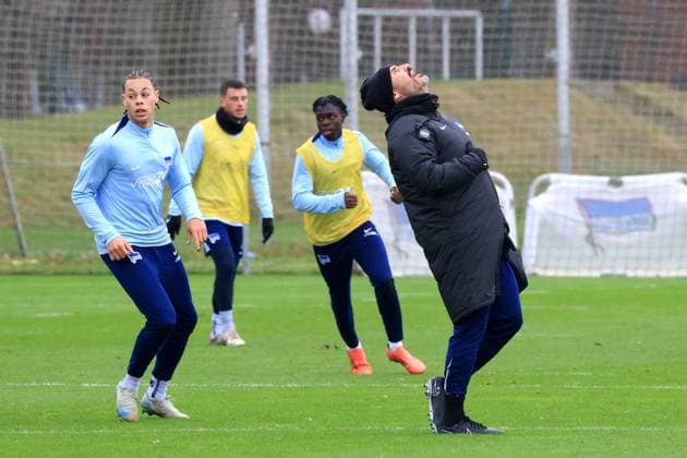DEU, DFL, 2 FBL Hertha BSC, Training, 17 12 2024, Sportforum, Berlin, DEU, DFL, 2 FBL Hertha BSC, Training, im Bild Cheftrainer Cristian Fiel Hertha BSC Berlin , Derry Scherhant Hertha BSC Berlin 39 DFL regulations prohibit any use of Photographs as image sequences and or quasi video Foto Juergen Engler nordphoto GmbH nordphotoxGmbHx xEngler nph00076