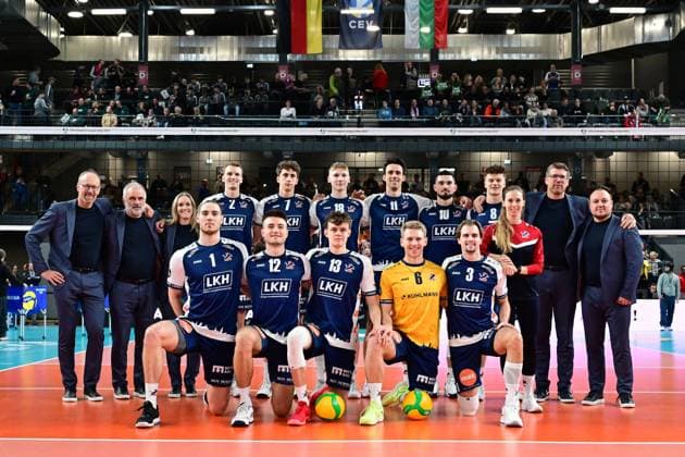 Volleyball I Men I Season 2024 2025 I Champions League Volley I 4th Round Leg 4 CLVM 84 I SVG Lüneburg Levski SOFIA I 18 12 2024 Team photo Players back f l n r Blake Gregory Leeson 2, SVG Lüneburg , Joscha Kunstmann 7, SVG Lüneburg , Axel Valdemar Juul Larsen 18, SVG Lüneburg , Xander Wolf Wassenaar Ketrzynski 11, SVG Lüneburg , Lorenz Karlitzek 10, SVG Lüneburg , Theo Mohwinkel 8, SVG Lüneburg , Stefan Hübner Headcoach SVG Lüneburg Players front f l n r Simon Torwie 1, SVG Lüneburg , Cole Ketrzynski 12, SVG Lüneburg , Neo Laumann 13, SVG Lüneburg , Gage Thomas Wortley 6, SVG Lüneburg , Michael Patrick Wright 3, SVG Lüneburg Lüneburg LKH Arena Niedersachsen Germany Copyright: xLobeca AndreasxHannigx