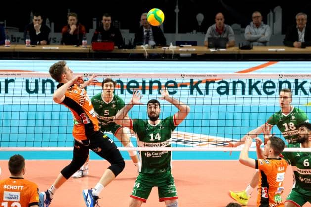 DEU, CEV Group A, BR Volleys vs Greenyard Masaik, 18 12 2024, Max Schmeling Halle, Berlin, DEU, CEV Group A, BR Volleys vs Greenyard Masaik, in the picture Florian Krage BR Volleys 18 , Miguel Angel Fornes Greenyard 14 Photo Juergen Engler nordphoto GmbH nordphotoxGmbHx xEngler nph00076