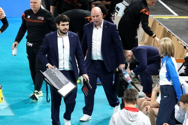 DEU, CEV Group A, BR Volleys vs Greenyard Masaik, 18 12 2024, Max Schmeling Halle, Berlin, DEU, CEV Group A, BR Volleys vs Greenyard Masaik, in the picture coach Joel Banks BR Volleys , co-coach Markus Steuerwald BR Volleys Photo Juergen Engler nordphoto GmbH nordphotoxGmbHx xEngler nph00076