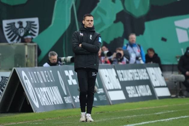 Thomas Wörle Head Coach SSV Ulm 1846 GER, Preussen Muenster vs SSV Ulm 1846, Football, 2 Liga, Matchday 17, Season 2024 2025, 21 12 2024 DFL REGULATIONS PROHIBIT ANY USE OF PHOTOGRAPHS AS IMAGE SEQUENCES AND OR QUASI VIDEO GER, Preussen Muenster vs SSV Ulm 1846, Football, 2 Liga, Matchday 17, Season 2024 2025, 21 12 2024 Muenster Copyright: xEibner-Pressefoto FrankxZeisingx EP_FZG