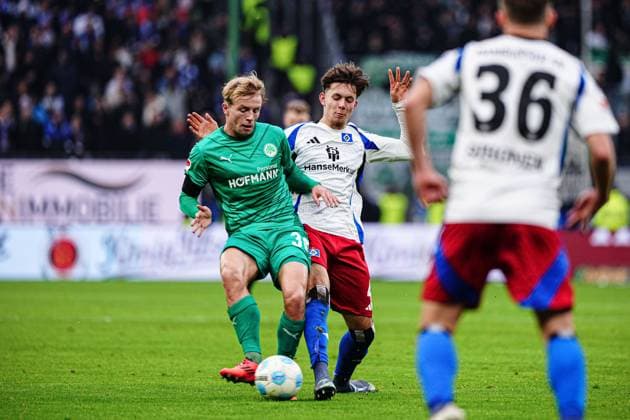 Philipp Mueller SpVgg Greuther Fuerth, 36 , Otto Stange Hamburger SV, 49 GER, Hamburger SV vs SpVgg Greuther Fuerth, Football, 2 Bundesliga, Matchday 17, Season 2024 2025, 21 12 2024 DFL REGULATIONS PROHIBIT ANY USE OF PHOTOGRAPHS AS IMAGE SEQUENCES AND OR QUASI VIDEO GER, Hamburger SV vs SpVgg Greuther Fuerth, Football, 2 Bundesliga, Matchday 17, Season 2024 2025, 21 12 2024 Hamburg Copyright: xEibner-Pressefoto MarcelxvonxFehrnx EP_MFN