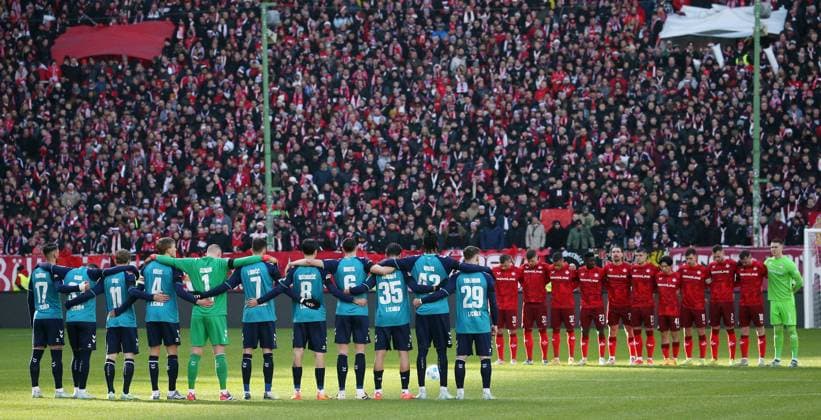 Minute of silence 22 12 2024, Football, 2 Bundesliga, 1 FC Kaiserslautern 1 FC Köln, Matchday 17, Season 2024 25, Fritz Walter Stadion, Kaiserslautern, Germany, zmdz, DFB DFL regulations prohibit any use of photographs as image sequences and or quasi video 1 FC Kaiserslautern 1 FC Köln