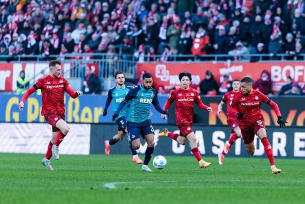 2 Soccer Bundesliga 1 FC Kaiserslautern 1 FC Köln 22 12 2024 duel Jannik Mause 1 FC Kaiserslautern, 18 , Linton Maina 1 FC Köln, 37 , Daisuke Yokota 1 FC Kaiserslautern, 41 , Jan Gyamerah 1 FC Kaiserslautern, 32 2 Fußball Bundesliga, 1 FC Kaiserslautern 1 FC Köln, Kaiserslautern, Fritz Walter Stadion am 22 12 2024 DFL REGULATIONS PROHIBIT ANY USE OF PHOTOGRAPHS AS IMAGE SEQUENCES AND OR QUASI VIDEO Copyright: xBEAUTIFULxSPORTS Wunderlx