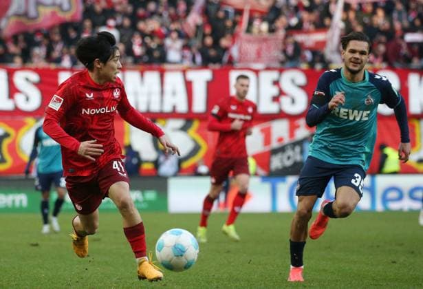 Daisuke Yokota 41, Kaiserslautern , Max Finkgräfe 35, FC Köln 22 12 2024, Football, 2 Bundesliga, 1 FC Kaiserslautern 1 FC Köln, 17 Matchday, Season 2024 25, Fritz Walter Stadion, Kaiserslautern, Germany, zmdz, DFB DFL regulations prohibit any use of photographs as image sequences and or quasi video 1 FC Kaiserslautern 1 FC Köln