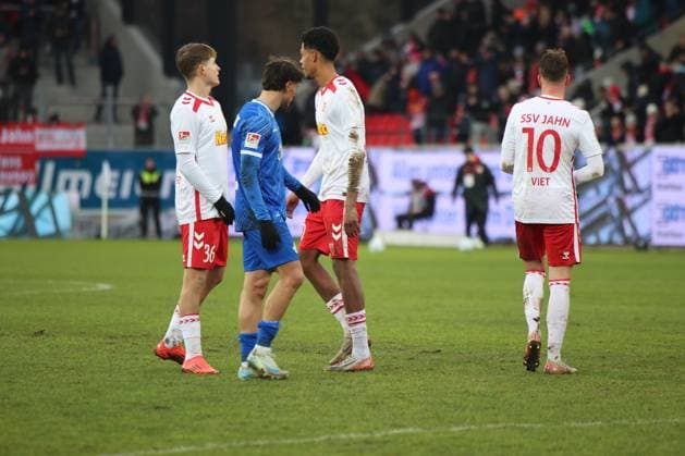 Guille Bueno Darmstadt 1898 e V , 3 , Christian Viet SSV Jahn Regensburg, 10 , Noah Ganaus SSV Jahn Regensburg, 20 , GER, SSV Jahn Regensburg vs SV Darmstadt 98, Football, 2 Bundesliga, 17 Matchday, Season 2024, 22 12 2024 DFB DFL regulations prohibit any use of photographs as image sequences and or quasi video GER, SSV Jahn Regensburg vs SV Darmstadt 98, Football, 2 Bundesliga, 17 Matchday, Season 2024, 22 12 2024 Regensburg Copyright: xEibner-Pressefoto Grafx EP_AGF