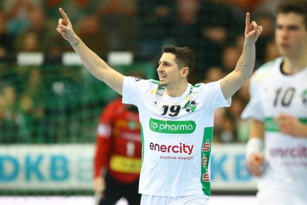 Leipzig, 27 12 2024, QUARTERBACK Immobilien ARENA, Handball, Men, Season 2024 2025, 1 Bundesliga, 17 Matchday , SC DHfK Leipzig TSV Hannover Burgdorf 30 32 18 15 , In the picture Marius Steinhauser 19, Hannover cheers ,