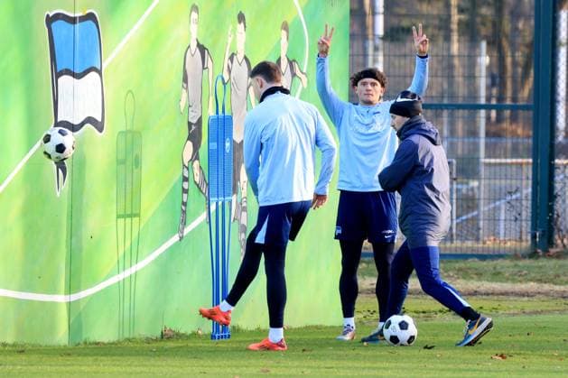 DEU, DFL, 2. FBL Hertha BSC, Training, 02.01.2025, Sportforum, Berlin, DEU, DFL, 2. FBL Hertha BSC, Training, im Bild Fabian Reese (Hertha BSC Berlin 11), Linus Gechter (Hertha BSC Berlin 44) DFL - regulations prohibit any use of Photographs as image sequences and or quasi-video Foto: Juergen Engler nordphoto GmbH nordphotoxGmbHx xEngler nph00076