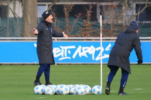 DEU, DFL, 2 FBL Hertha BSC, Training, 02 01 2025, Sportforum, Berlin, DEU, DFL, 2 FBL Hertha BSC, Training, im Bild Cheftrainer Cristian Fiel Hertha BSC Berlin DFL regulations prohibit any use of Photographs as image sequences and or quasi video Foto Juergen Engler nordphoto GmbH nordphotoxGmbHx xEngler nph00076