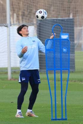 DEU, DFL, 2 FBL Hertha BSC, Training, 02 01 2025, Sportforum, Berlin, DEU, DFL, 2 FBL Hertha BSC, Training, im Bild Fabian Reese Hertha BSC Berlin 11 DFL regulations prohibit any use of Photographs as image sequences and or quasi video Foto Juergen Engler nordphoto GmbH nordphotoxGmbHx xEngler nph00076
