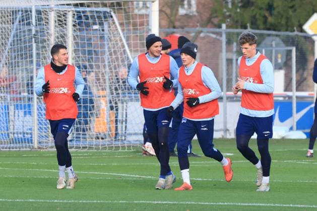 DEU, DFL, 2 FBL Hertha BSC, Training, 02 01 2025, Sportforum, Berlin, DEU, DFL, 2 FBL Hertha BSC, Training, im Bild Hertha Spielerkreis, Diego Demme Hertha BSC Berlin 6 , Marton Dardai Hertha BSC Berlin 31 , Palko Dardai Hertha BSC Berlin 20 , Luca Schuler Hertha BSC Berlin 18 DFL regulations prohibit any use of Photographs as image sequences and or quasi video Foto Juergen Engler nordphoto GmbH nordphotoxGmbHx xEngler nph00076
