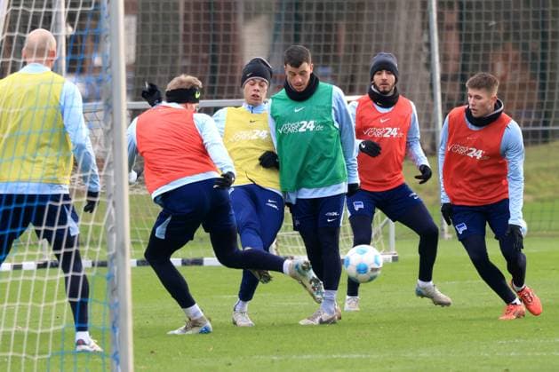 DEU, DFL, 2 FBL Hertha BSC, Training, 03 01 2025, Sportforum, Berlin, DEU, DFL, 2 FBL Hertha BSC, Training, in the picture Luca Schuler Hertha BSC Berlin 18 , Pascal Klemens Hertha BSC Berlin 41 , Derry Scherhant Hertha BSC Berlin 39 , Kevin Sessa Hertha BSC Berlin 8 , Gustav Christensen Hertha BSC Berlin 26 DFL regulations prohibit any use of Photographs as image sequences and or quasi video Foto Juergen Engler nordphoto GmbH nordphotoxGmbHx xEngler nph00076