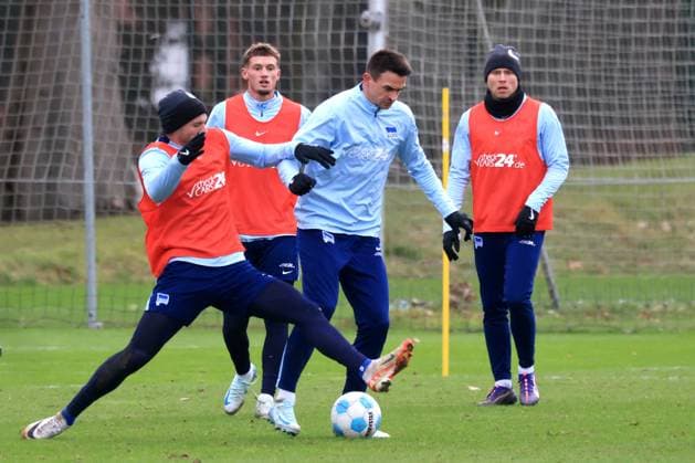 DEU, DFL, 2 FBL Hertha BSC, Training, 03 01 2025, Sportforum, Berlin, DEU, DFL, 2 FBL Hertha BSC, Training, in the picture Marton Dardai Hertha BSC Berlin 31 , Smail Prevljak Hertha BSC Berlin 9 , Michael Cuisance Hertha BSC Berlin 27 , Jon Dabur Thorsteinsson Hertha BSC Berlin 24 DFL regulations prohibit any use of Photographs as image sequences and or quasi video Foto Juergen Engler nordphoto GmbH nordphotoxGmbHx xEngler nph00076