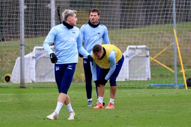DEU, DFL, 2 FBL Hertha BSC, Training, 03 01 2025, Sportforum, Berlin, DEU, DFL, 2 FBL Hertha BSC, Training, im Bild Marten Winkler Hertha BSC Berlin 22 , Pascal Klemens Hertha BSC Berlin 41 , Florian Niederlechner Hertha BSC Berlin 7 DFL regulations prohibit any use of Photographs as image sequences and or quasi video Foto Juergen Engler nordphoto GmbH nordphotoxGmbHx xEngler nph00076