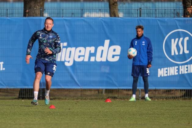 Also on the training pitch in the new year Robin Bormuth Karlsruher SC, 32 Bambase Conte Karlsruher SC, 31 , Karlsruher SC Fussball, 2 Bundesliga, Trainingsauftakt, 2024 2025, 03 01 2025, DFL REGULATIONS PROHIBIT ANY USE OF PHOTOGRAPHS AS IMAGE SEQUENCES AND OR QUASI VIDEO, Karlsruher SC Fussball, 2 Bundesliga, Trainingsauftakt, 2024 2025, 03 01 2025 Karlsruhe Copyright: xEibner-Pressefoto JanxPrihodax EP_JPA