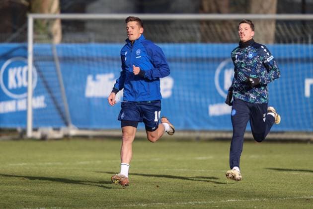 Marvin Wanitzek Karlsruher SC, 10 in first training 2025 Nicolai Rapp Karlsruher SC, 17 , Karlsruher SC Football, 2 Bundesliga, training kick-off, 2024 2025, 03 01 2025, DFL REGULATIONS PROHIBIT ANY USE OF PHOTOGRAPHS AS IMAGE SEQUENCES AND OR QUASI VIDEO, Karlsruher SC Football, 2 Bundesliga, training kick-off, 2024 2025, 03 01 2025 Karlsruhe Copyright: xEibner-Pressefoto JanxPrihodax EP_JPA